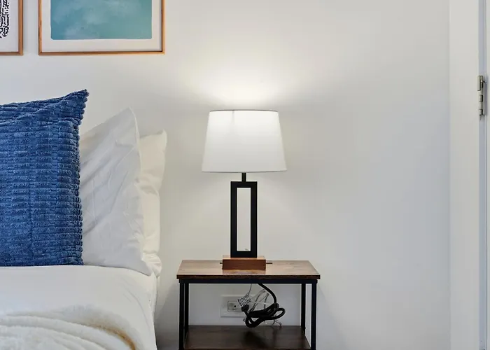 Envitae 4br Modern Sleek Chicago